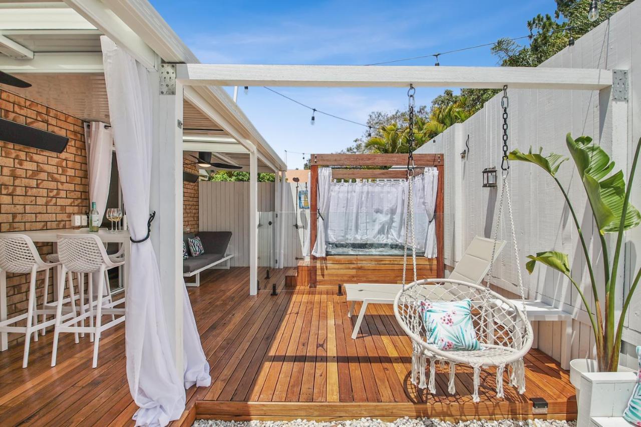 Private Outdoor Spa, Fire Pit - The Retreat Coolum Beach Hotel Exterior photo